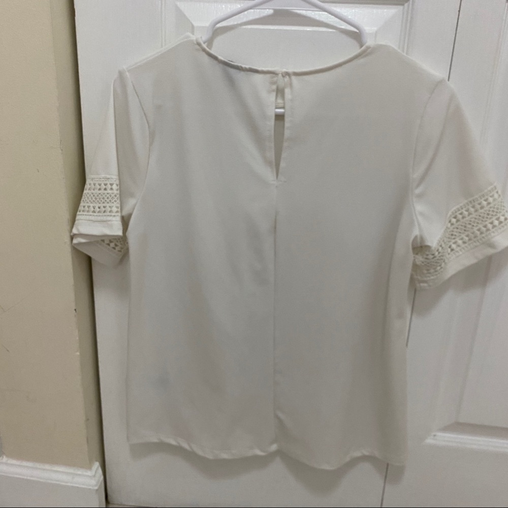 White blouse - Picture 3 of 3